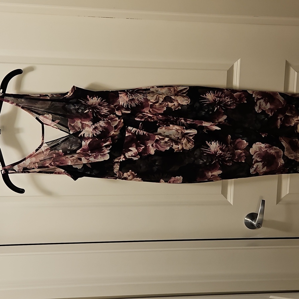 Le Chateau, Size S. Floral Dress